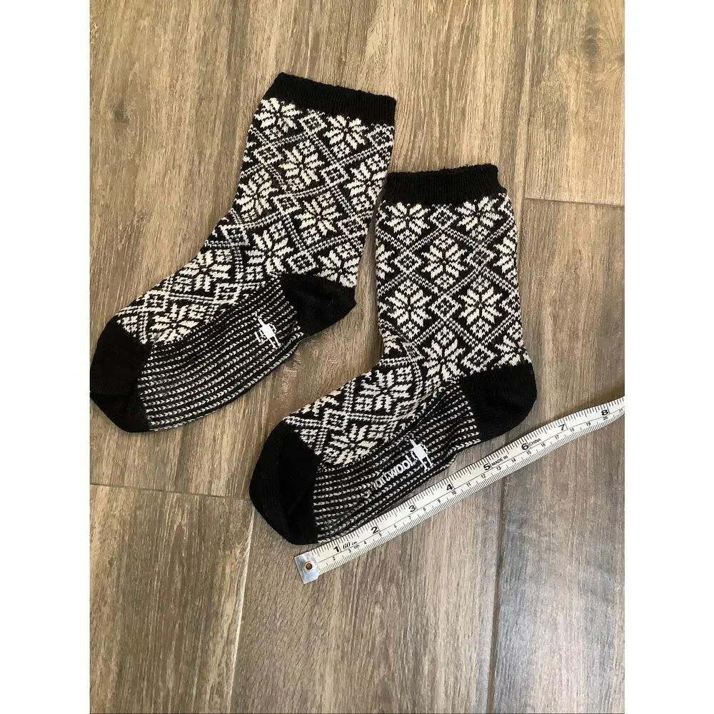 Smartwool Women's S Everyday Cozy Traditional Black Snowflake Crew Socks A26-3
